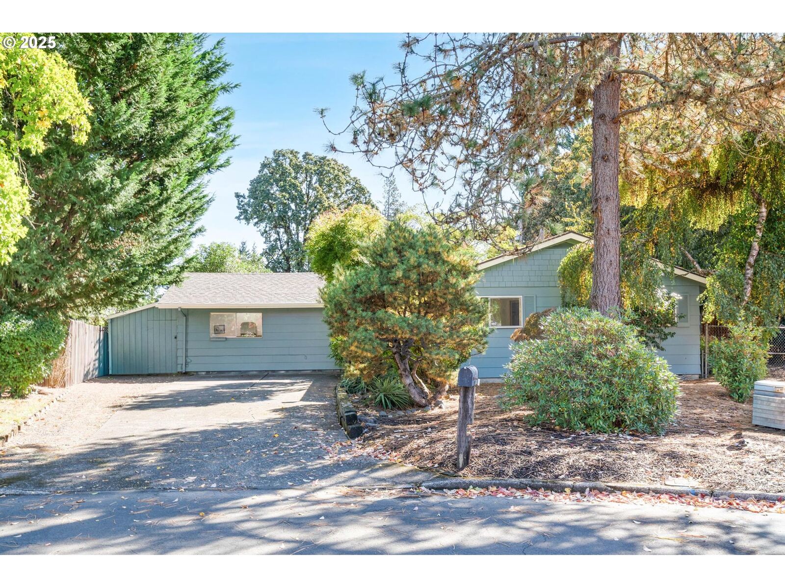 Property Photo:  10270 SW Meadow St  OR 97223 