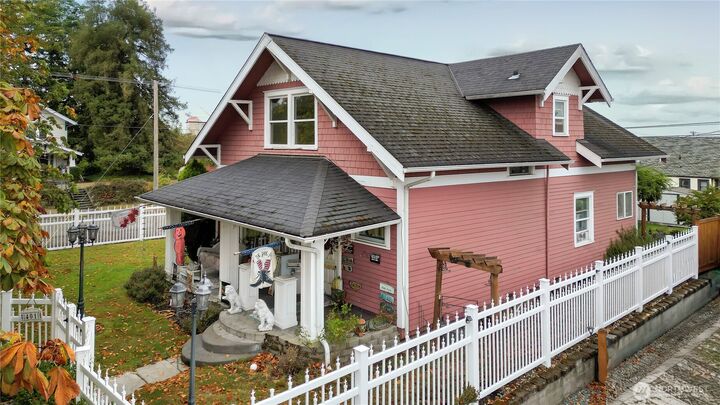 Property Photo:  401 E 35th Street  WA 98404 