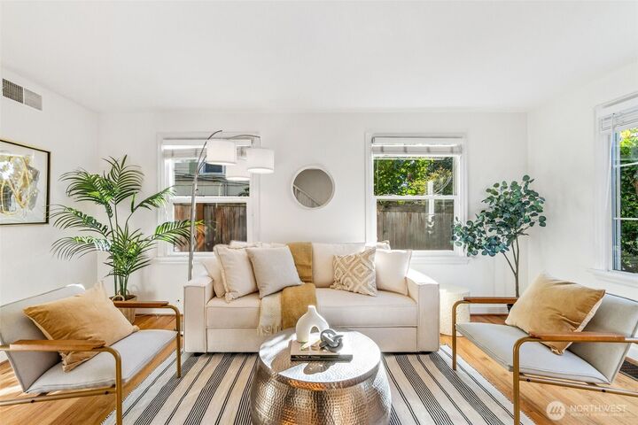 Property Photo: 3034 31st Avenue W A WA 98199