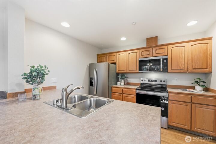 Property Photo: 16506 Spruce Way D WA 98037