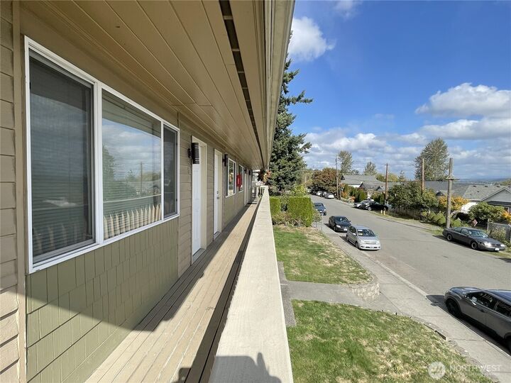 Property Photo: 1422 Chestnut Street WA 98201
