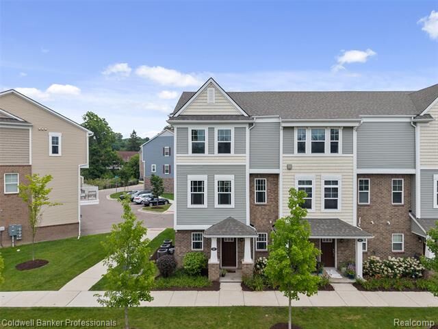 Property Photo: 605 Jenny Way 12 MI 48116