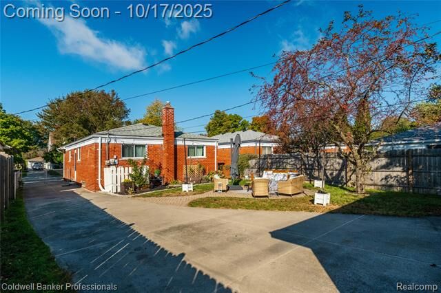 Property Photo: 27908 Glenwood Street MI 48081