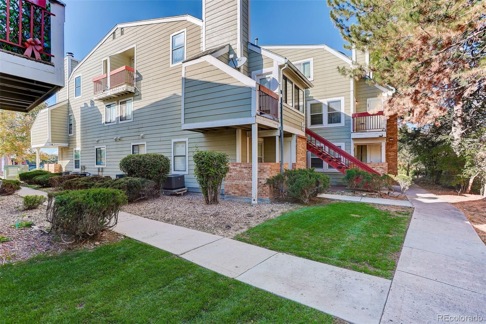 Property Photo: 962 S Dearborn Way 12 CO 80012