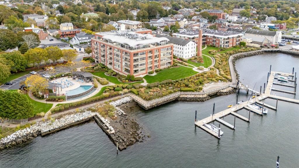 Property Photo: 341 Thames Street 109S RI 02809
