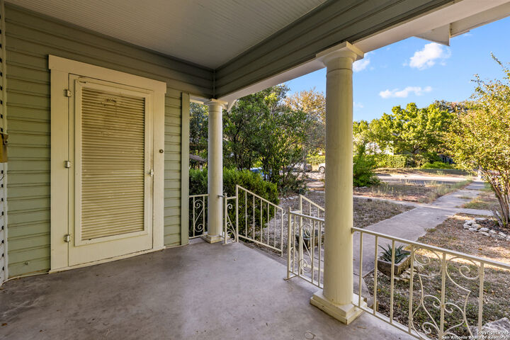Property Photo: 118 E Huisache TX 78212