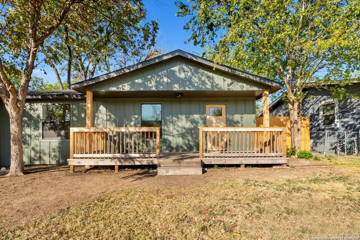 Property Photo:  1264 S Academy Ave  TX 78130 