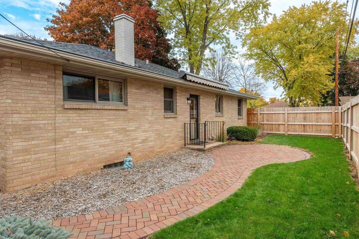 Property Photo:  1319 East Harding Drive  WI 54915