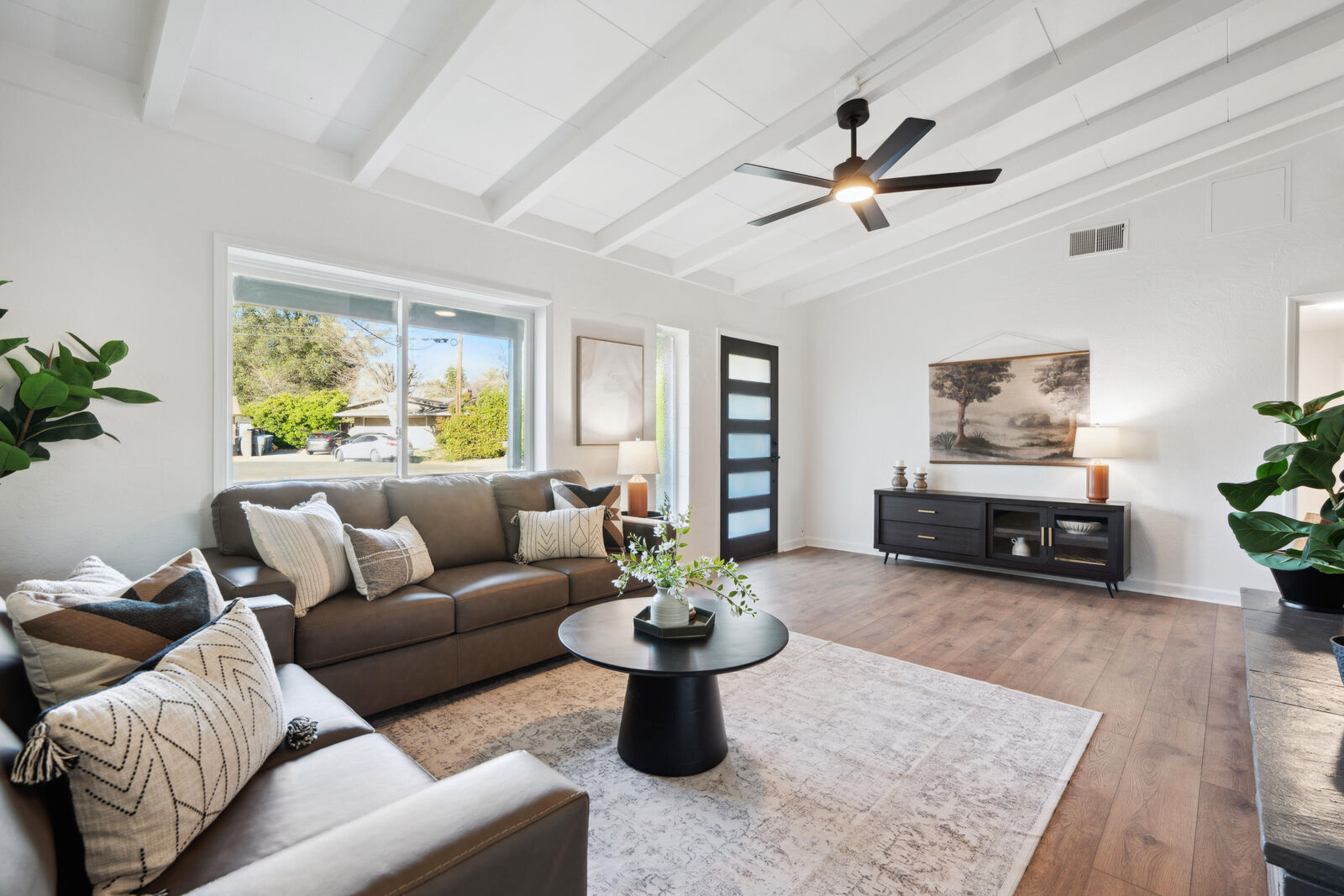 Property Photo: 609 Dee Court CA 96002