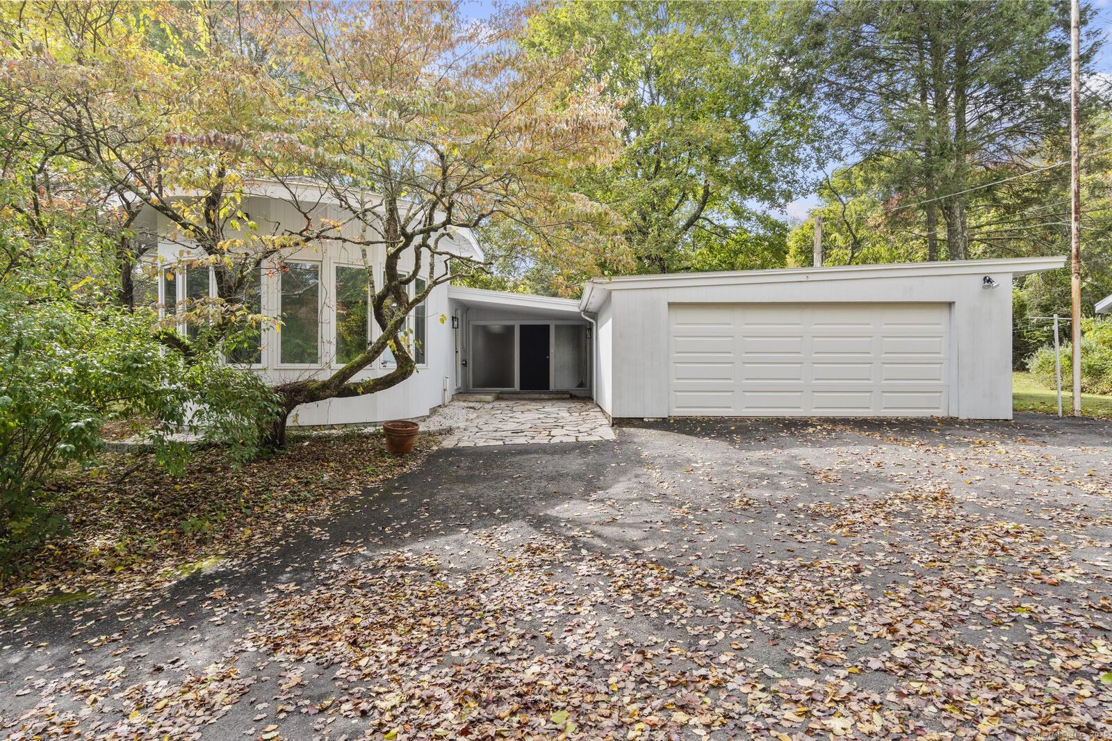 Property Photo: 999 Monroe Turnpike CT 06468