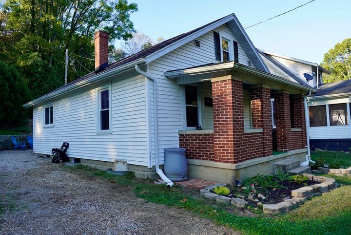 Property Photo: 374 Belleview Ave OH 45601