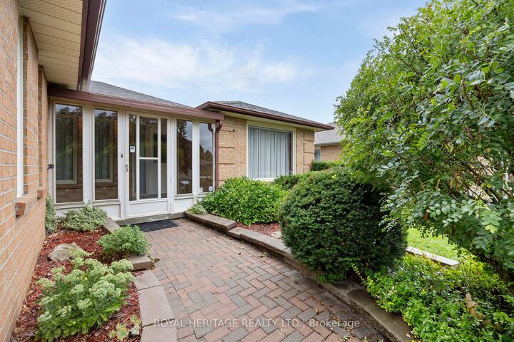 Property Photo:  81 Ewen Drive  ON L9P 1L7 