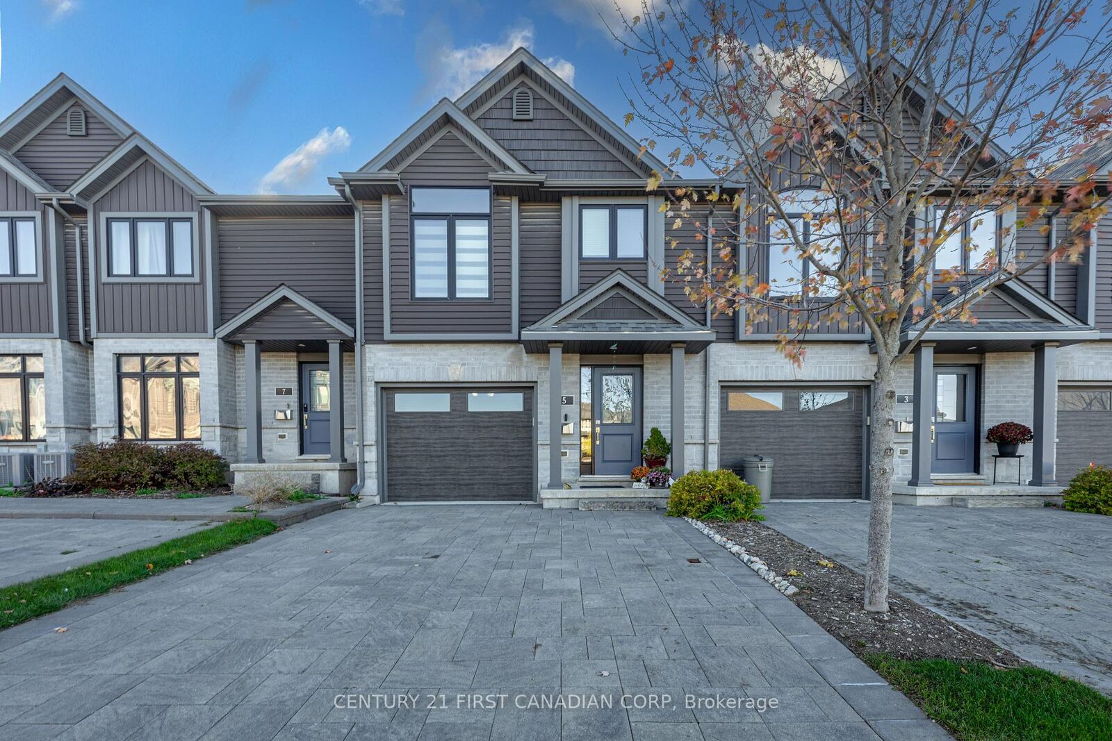 Property Photo: 1110 Meadowlark Ridge 5 ON N6M 0H4