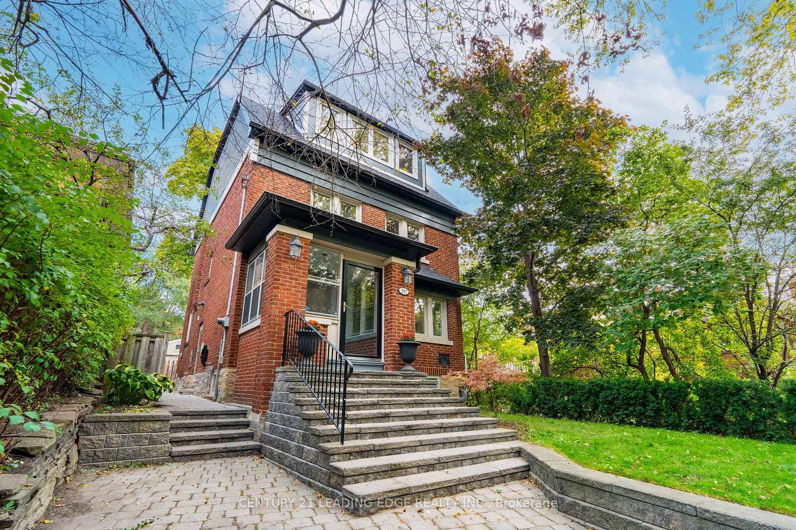 Photo de la propriété: 387 Kennedy Avenue ON M6P 3C5