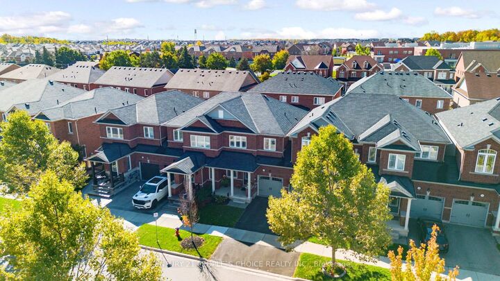 Photo de la propriété: 116 Kempenfelt Trail ON L7A 0Z9