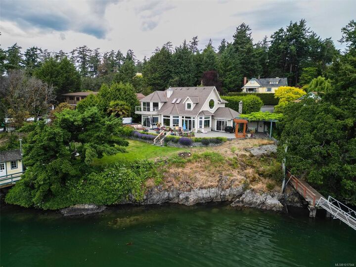 Property Photo:  8 Lighthouse Lane  BC V9B 1A6 