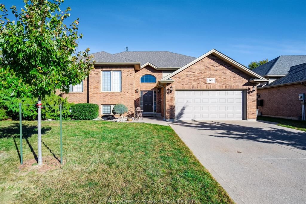 Property Photo: 92 Joanne Court ON N8H 5H5