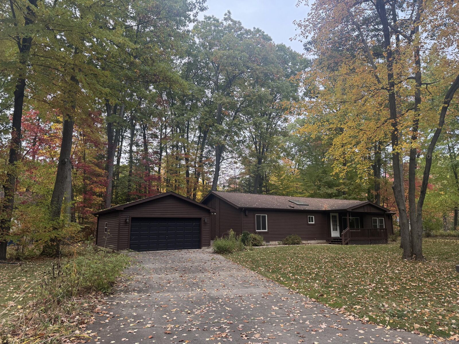 Property Photo:  104 Powderhorn Drive  MI 48629 