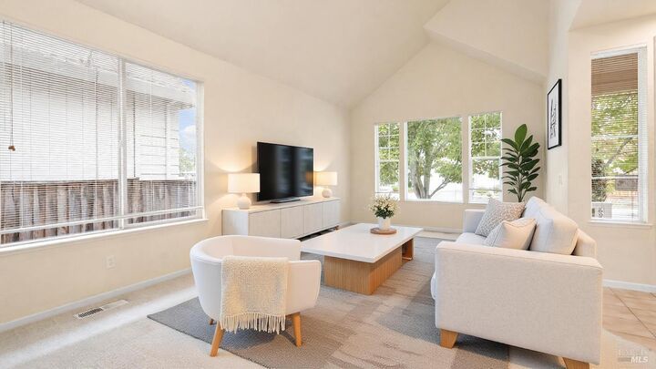 Property Photo: 305 Hansbery Way CA 95409