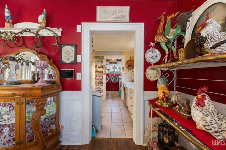 Property Photo: 1930 Dracena Street CA 93304