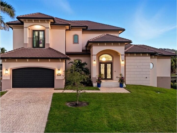 Property Photo:  388 Pine Ave  FL 34108 