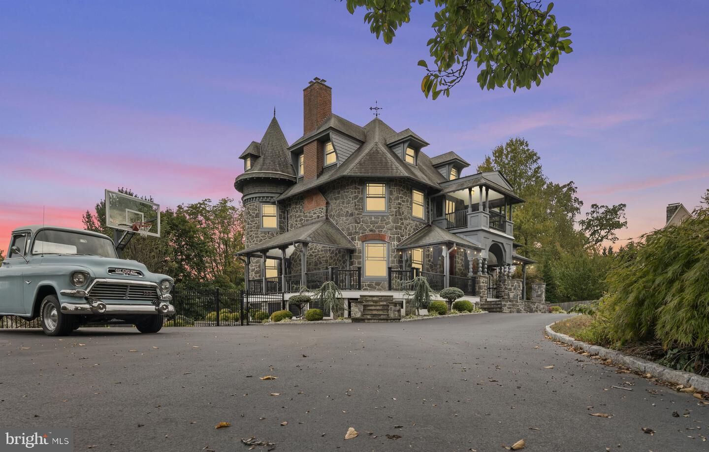 Property Photo: 662 S Highland Avenue PA 19066