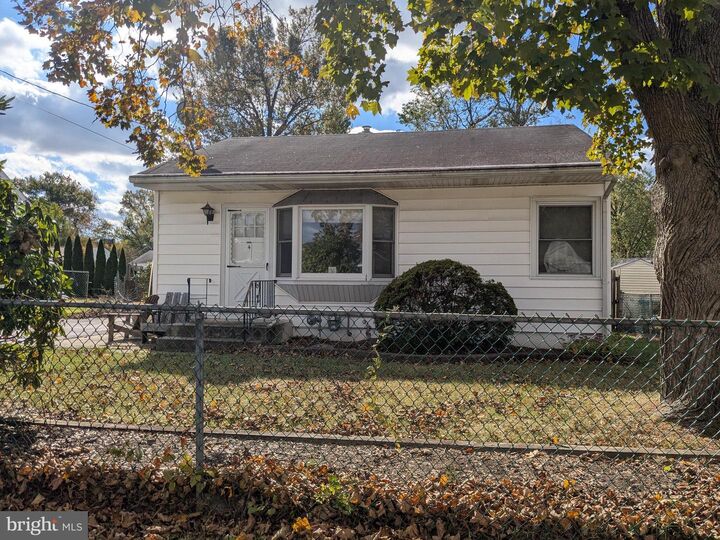 Property Photo:  4 Downing Road  NJ 08628 