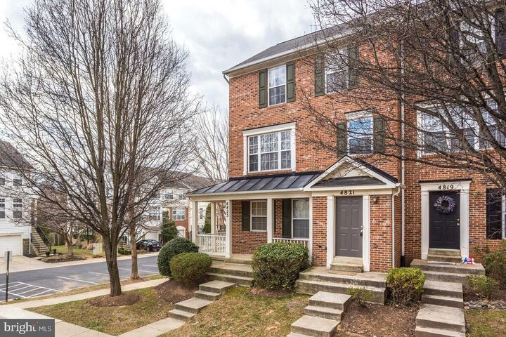Property Photo: 4821 Waltonshire Circle 2 MD 20832