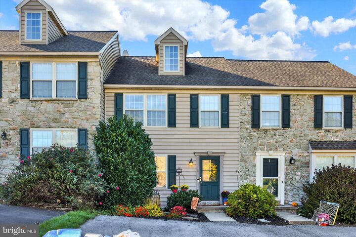 8 King Court  Elizabethtown PA 17022 photo