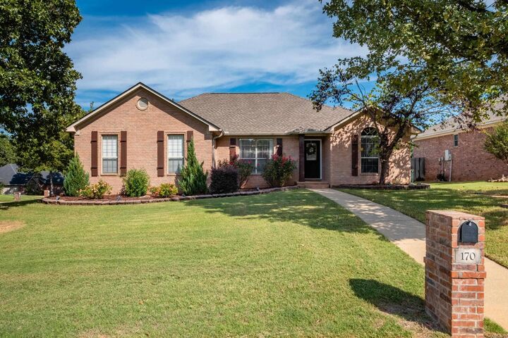Property Photo: 170 Diamond Pointe Drive AR 72113