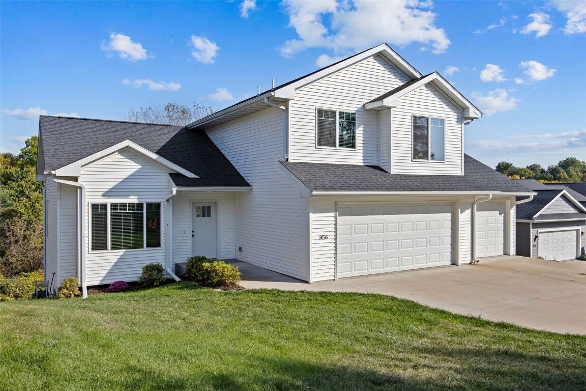 Property Photo:  856 N 1st Avenue  IA 52245 