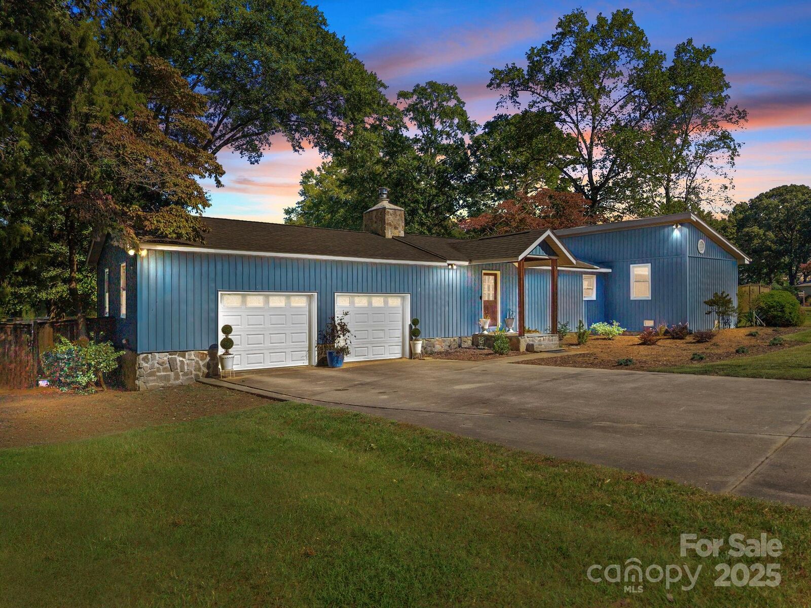 Property Photo:  255 Topsail Road  NC 28146