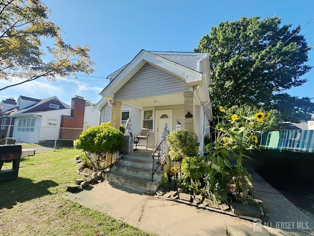 Property Photo: 988 Elmer Place NJ 08902