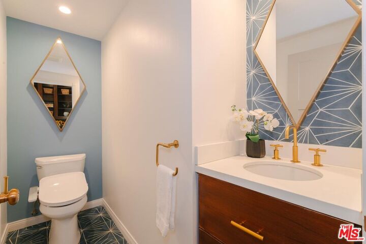 Property Photo: 2055 Outpost Dr CA 90068