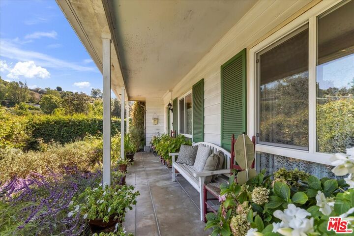Property Photo: 4157 Woodcliff Rd CA 91403