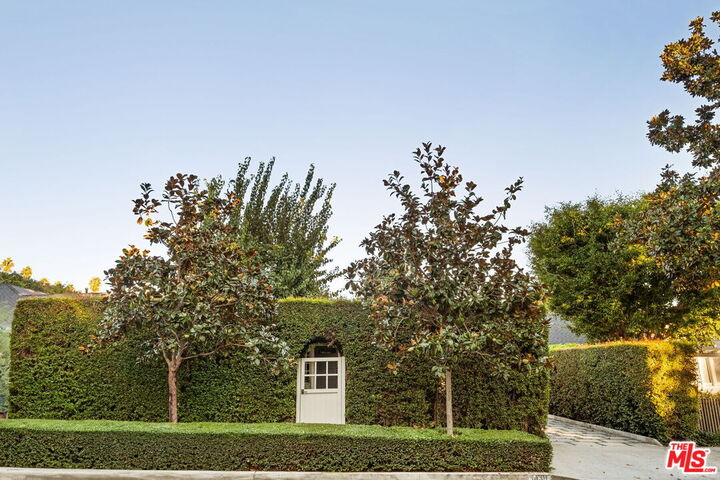 Property Photo: 1438 N Orange Grove Ave CA 90046