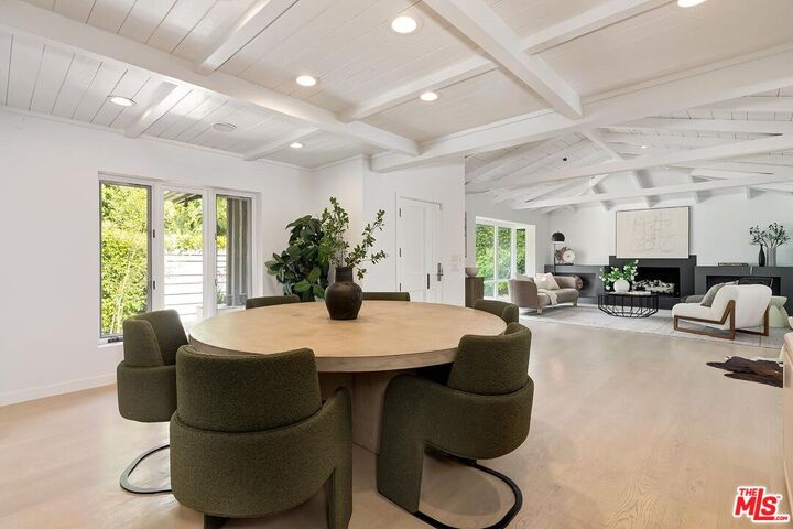 1847 N Beverly Dr  Beverly Hills CA 90210 photo