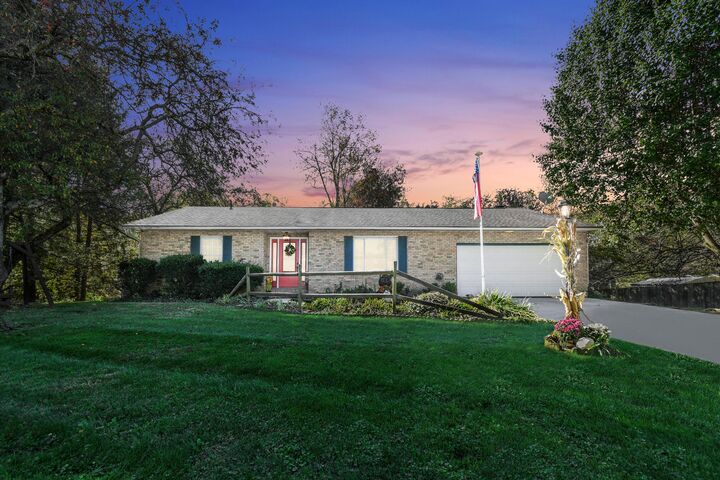 Property Photo: 49 Kenwick Circle OH 43023