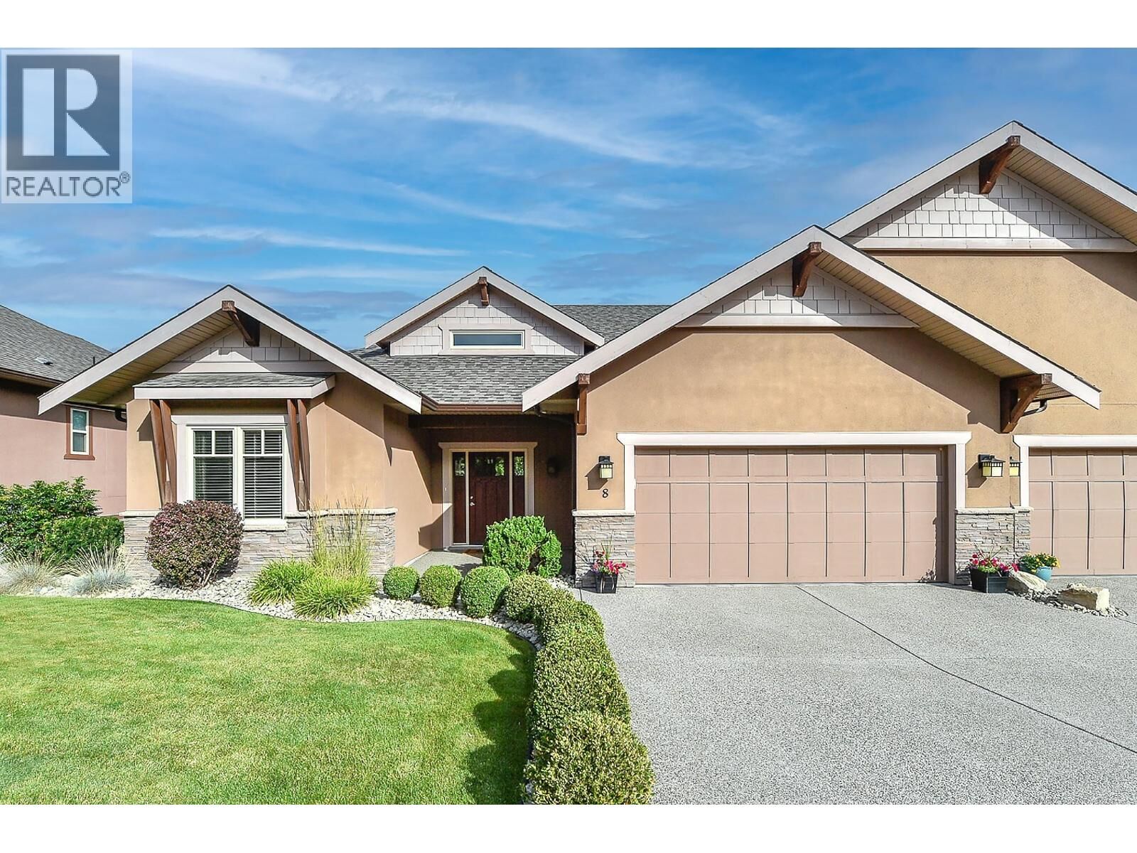 Property Photo: 2450 Selkirk Drive 8 BC V1V 2Z5