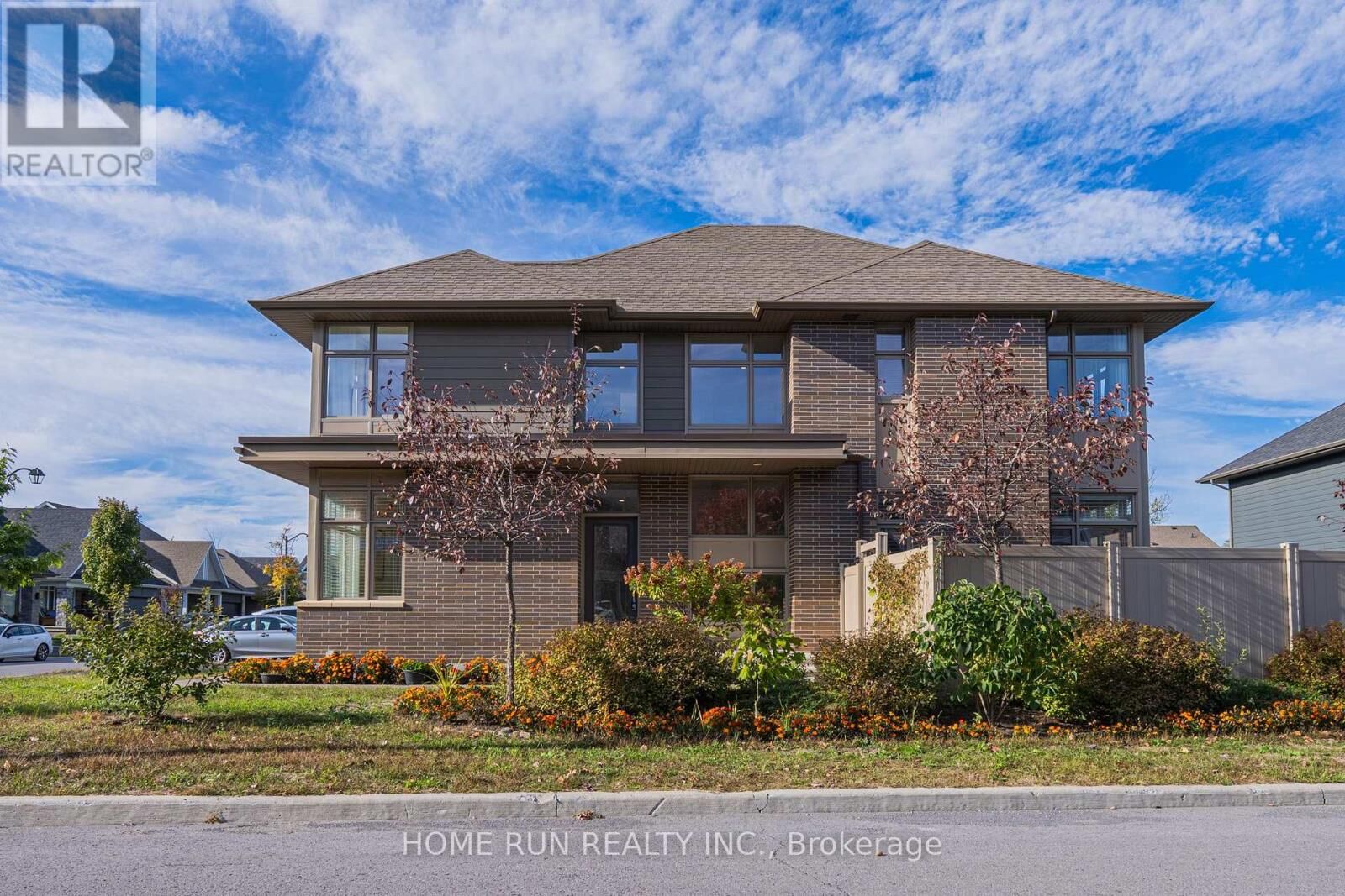 Property Photo: 100 Lochhouse Walk ON K2J 6A4