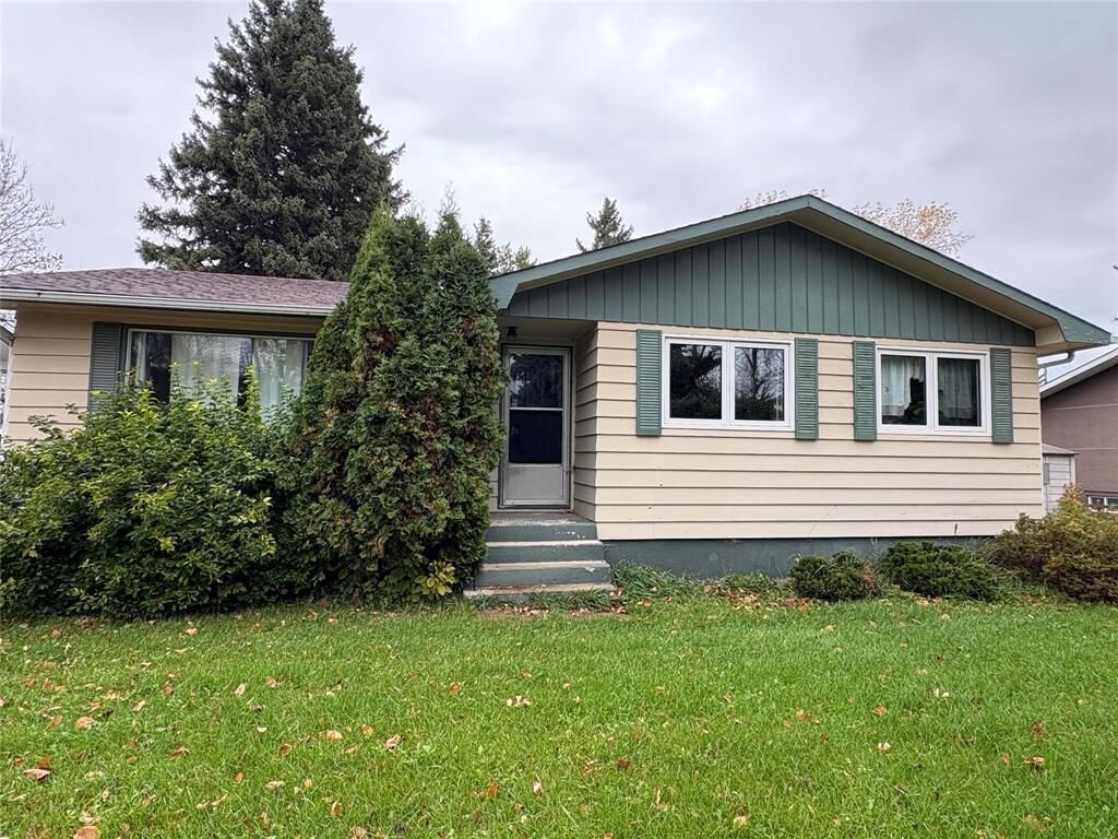 Property Photo: 118 Merrell Avenue MB R7N 0P5