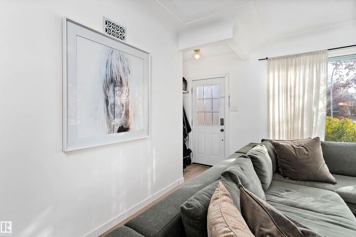 Property Photo:  10632 73 Avenue NW  AB T6E 1C4
