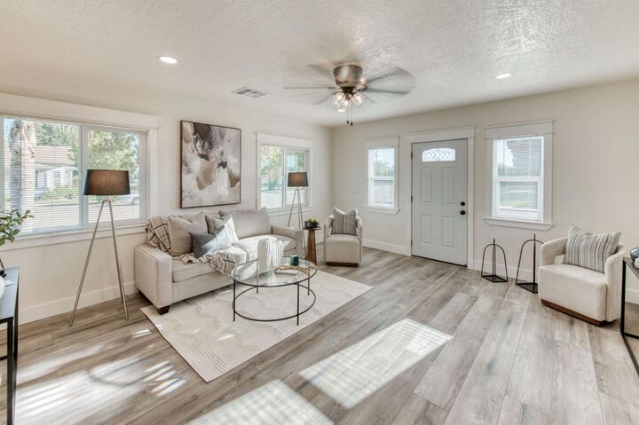 Property Photo:  2004 Wilson Street  CA 93662 