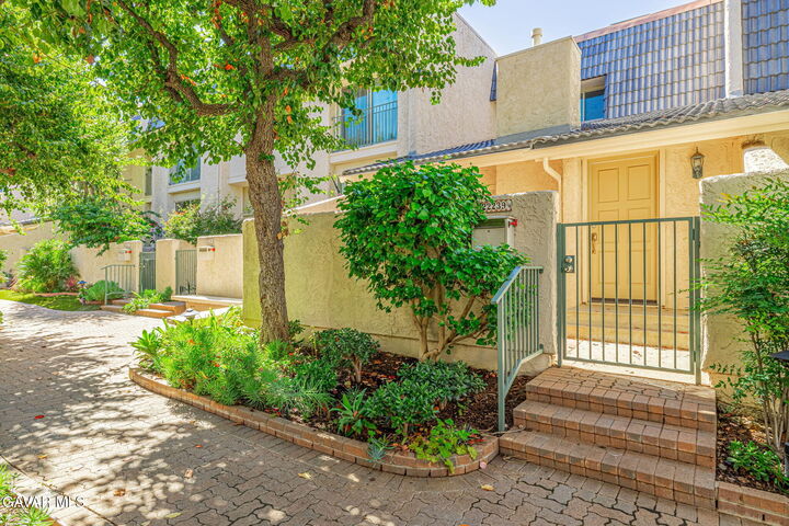 22239 Erwin Street  Woodland Hills CA 91367 photo