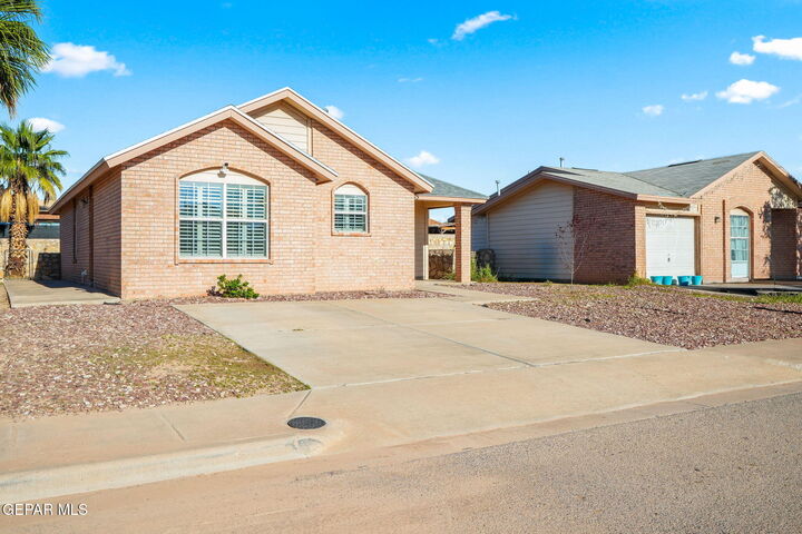 Property Photo: 10265 Valle Koki Drive TX 79927