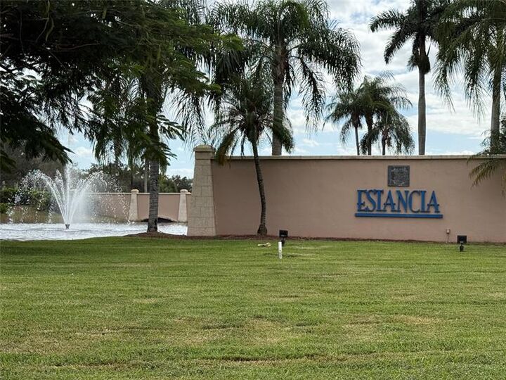 322 SW 193rd Ave  Pembroke Pines FL 33029 photo