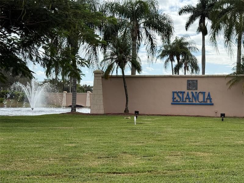 Property Photo:  322 SW 193rd Ave  FL 33029