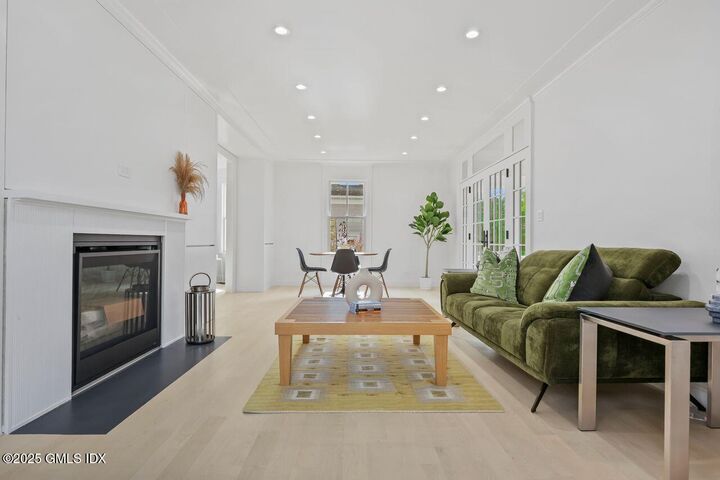 Property Photo:  18 Park Avenue  CT 06870 