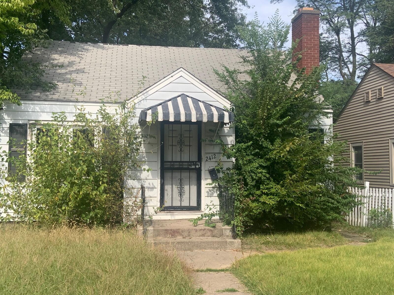 Property Photo:  2412 W 19th Avenue  IN 46404 