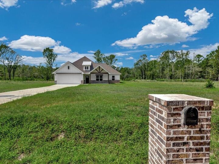 Property Photo:  323 Schoolcraft Road  TX 75901 